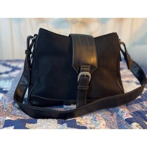 Elegant Black Leather Shoulder Bag